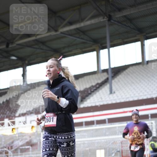 07.12.2025 - St. Pauli X-Mass-Run No. 15 Patografie http://msf.ph/oto/9369048 07.12.2025 11:20:45 Ziel 540, 765, 2379, 2462, 2601, 3037 meine-sportfotos.de
