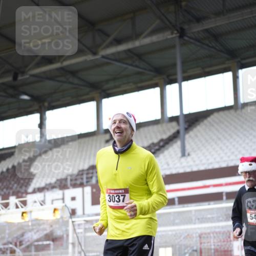 07.12.2025 - St. Pauli X-Mass-Run No. 15 Patografie http://msf.ph/oto/9369057 07.12.2025 11:20:47 Ziel 540, 765, 2379, 2462, 2601, 3037 meine-sportfotos.de