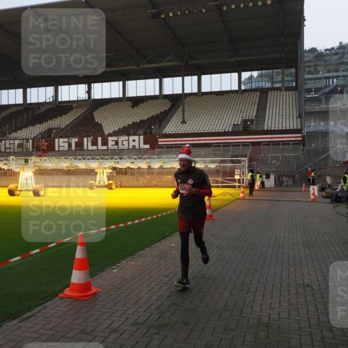 07.12.2025 - St. Pauli X-Mass-Run No. 15 Fabian Wolf http://msf.ph/oto/9369069 07.12.2025 09:56:58 Ziel 198, 497, 1116, 1165, 2861, 4208, 4209 meine-sportfotos.de