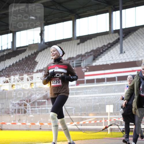 07.12.2025 - St. Pauli X-Mass-Run No. 15 Patografie http://msf.ph/oto/9369079 07.12.2025 11:21:08 Ziel 2375, 2376, 2854, 2867, 3135, 3220, 3283 meine-sportfotos.de