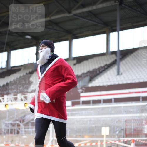 07.12.2025 - St. Pauli X-Mass-Run No. 15 Patografie http://msf.ph/oto/9369088 07.12.2025 11:21:13 Ziel 2375, 2376, 2579, 2854, 2867, 3135, 3159, 3220, 3283 meine-sportfotos.de