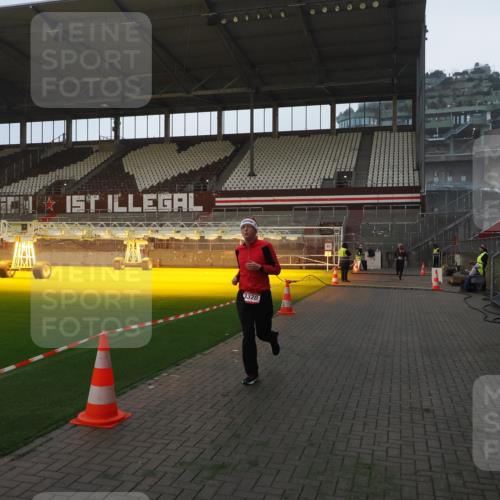 07.12.2025 - St. Pauli X-Mass-Run No. 15 Fabian Wolf http://msf.ph/oto/9369089 07.12.2025 09:57:09 Ziel 497, 2861, 3320, 4032 meine-sportfotos.de