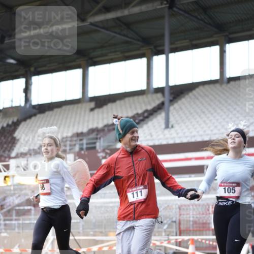 07.12.2025 - St. Pauli X-Mass-Run No. 15 Patografie http://msf.ph/oto/9369102 07.12.2025 11:21:21 Ziel 98, 105, 111, 232, 241, 1549, 1902, 1907, 2375, 2376, 2473, 2474, 2579, 2867, 3073, 3159, 3220, 3283 meine-sportfotos.de