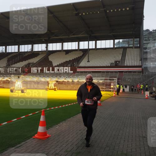 07.12.2025 - St. Pauli X-Mass-Run No. 15 Fabian Wolf http://msf.ph/oto/9369106 07.12.2025 09:57:19 Ziel 3320, 4032 meine-sportfotos.de