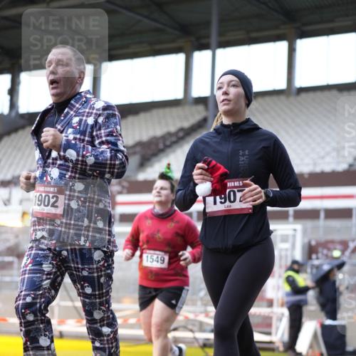 07.12.2025 - St. Pauli X-Mass-Run No. 15 Patografie http://msf.ph/oto/9369112 07.12.2025 11:21:26 Ziel 98, 105, 111, 232, 241, 1549, 1902, 1907, 2033, 2197, 2473, 2474, 2579, 3073, 3159, 3283 meine-sportfotos.de