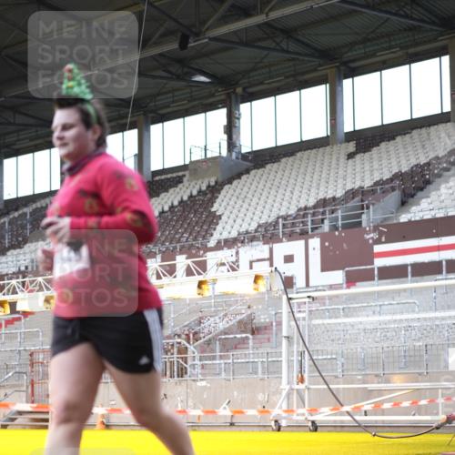 07.12.2025 - St. Pauli X-Mass-Run No. 15 Patografie http://msf.ph/oto/9369116 07.12.2025 11:21:27 Ziel 98, 105, 111, 232, 241, 1549, 1902, 1907, 2033, 2197, 2473, 2474, 2579, 3073, 3159, 3283 meine-sportfotos.de