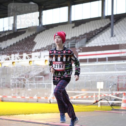 07.12.2025 - St. Pauli X-Mass-Run No. 15 Patografie http://msf.ph/oto/9369125 07.12.2025 11:21:29 Ziel 98, 105, 111, 232, 241, 1549, 1902, 1907, 2033, 2197, 2473, 2474, 2579, 3073, 3159 meine-sportfotos.de