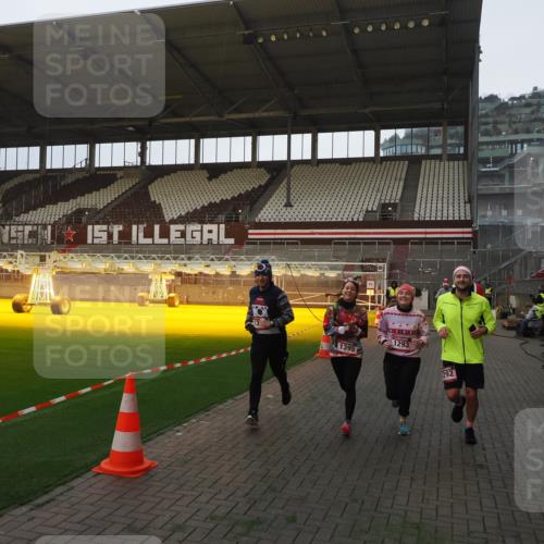 07.12.2025 - St. Pauli X-Mass-Run No. 15 Fabian Wolf http://msf.ph/oto/9369129 07.12.2025 09:57:29 Ziel 632, 1292, 1293, 1377, 1395, 2678, 4032 meine-sportfotos.de