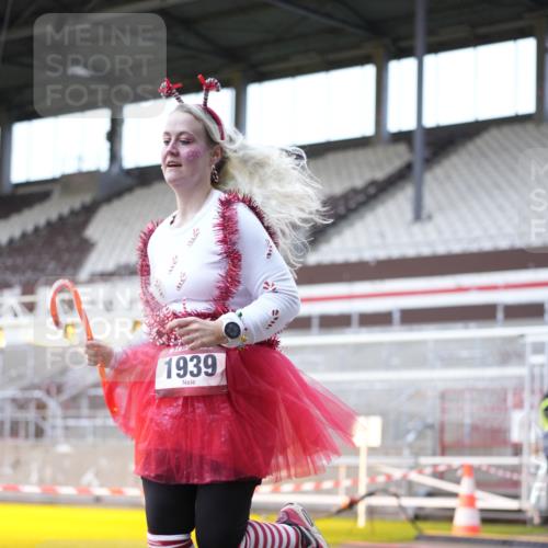 07.12.2025 - St. Pauli X-Mass-Run No. 15 Patografie http://msf.ph/oto/9369130 07.12.2025 11:21:36 Ziel 98, 105, 111, 241, 1549, 1902, 1907, 1939, 2033, 2197, 2473, 2474 meine-sportfotos.de