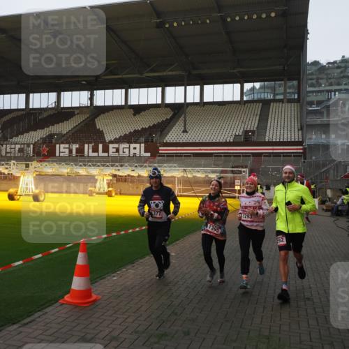 07.12.2025 - St. Pauli X-Mass-Run No. 15 Fabian Wolf http://msf.ph/oto/9369131 07.12.2025 09:57:29 Ziel 632, 1292, 1293, 1377, 1395, 2678, 4032 meine-sportfotos.de