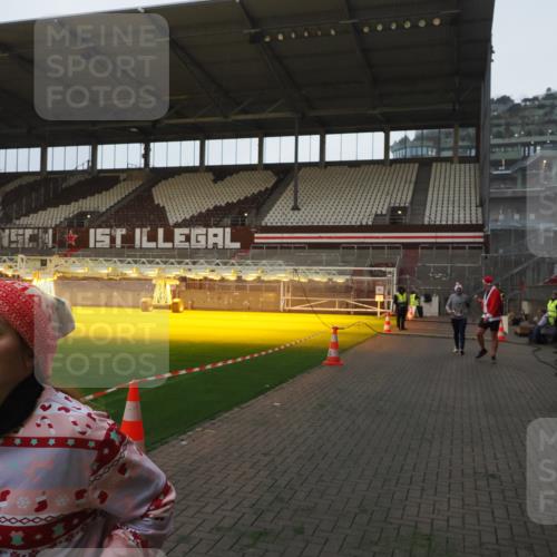 07.12.2025 - St. Pauli X-Mass-Run No. 15 Fabian Wolf http://msf.ph/oto/9369148 07.12.2025 09:57:30 Ziel 632, 1292, 1293, 1377, 1395, 2678 meine-sportfotos.de