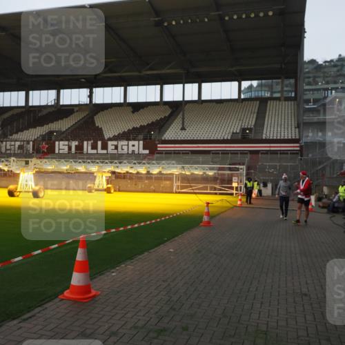 07.12.2025 - St. Pauli X-Mass-Run No. 15 Fabian Wolf http://msf.ph/oto/9369150 07.12.2025 09:57:31 Ziel 632, 1292, 1293, 1377, 1395, 2678 meine-sportfotos.de