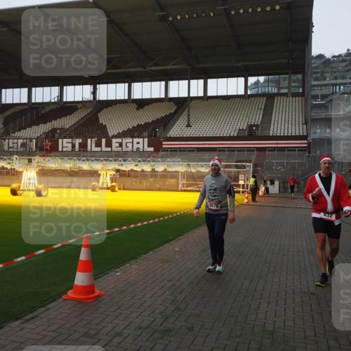 07.12.2025 - St. Pauli X-Mass-Run No. 15 Fabian Wolf http://msf.ph/oto/9369162 07.12.2025 09:57:37 Ziel 632, 1292, 1293, 1377, 1395, 2678 meine-sportfotos.de