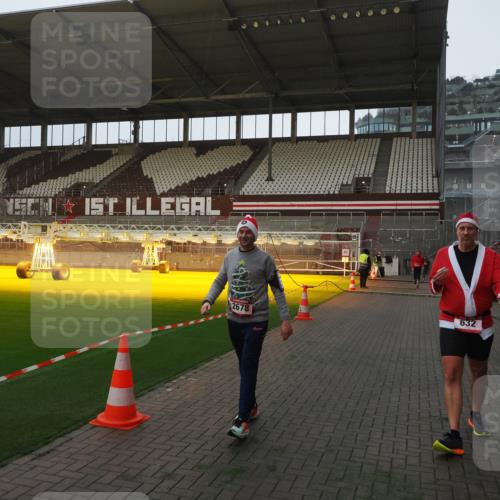 07.12.2025 - St. Pauli X-Mass-Run No. 15 Fabian Wolf http://msf.ph/oto/9369172 07.12.2025 09:57:38 Ziel 632, 1292, 1293, 1377, 1395, 2678, 2984 meine-sportfotos.de