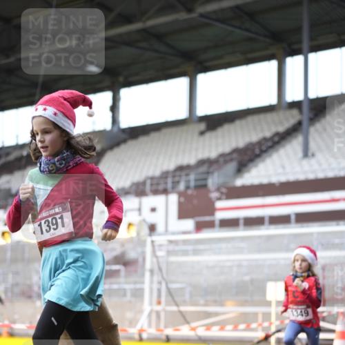 07.12.2025 - St. Pauli X-Mass-Run No. 15 Patografie http://msf.ph/oto/9369182 07.12.2025 11:22:26 Ziel 520, 1349, 1391, 1431, 2550, 2557, 2812, 2985, 3127 meine-sportfotos.de