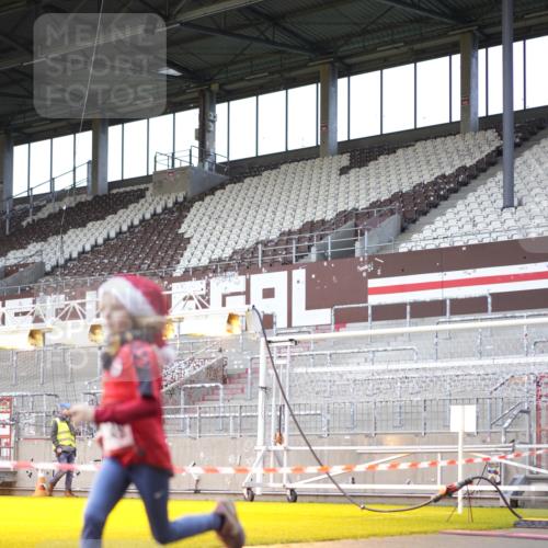 07.12.2025 - St. Pauli X-Mass-Run No. 15 Patografie http://msf.ph/oto/9369184 07.12.2025 11:22:27 Ziel 520, 1349, 1391, 1431, 2550, 2557, 2812, 2985, 3127 meine-sportfotos.de