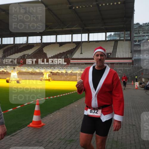 07.12.2025 - St. Pauli X-Mass-Run No. 15 Fabian Wolf http://msf.ph/oto/9369193 07.12.2025 09:57:40 Ziel 632, 1292, 1293, 1377, 1395, 2678, 2984, 4030 meine-sportfotos.de