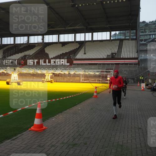 07.12.2025 - St. Pauli X-Mass-Run No. 15 Fabian Wolf http://msf.ph/oto/9369212 07.12.2025 09:57:44 Ziel 2678, 2984, 4030 meine-sportfotos.de