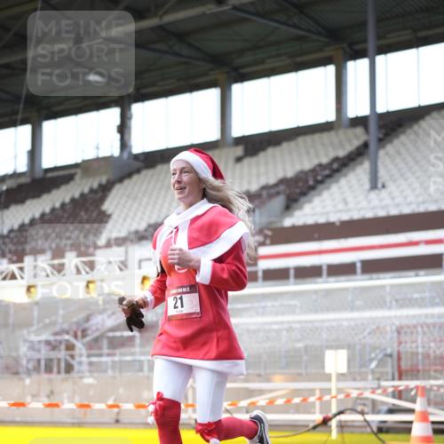 07.12.2025 - St. Pauli X-Mass-Run No. 15 Patografie http://msf.ph/oto/9369217 07.12.2025 11:23:04 Ziel 21, 69, 2023, 2373, 4249, 4824 meine-sportfotos.de