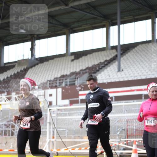 07.12.2025 - St. Pauli X-Mass-Run No. 15 Patografie http://msf.ph/oto/9369224 07.12.2025 11:23:10 Ziel 21, 69, 1141, 2023, 2373, 2821, 2823, 4249, 4824 meine-sportfotos.de