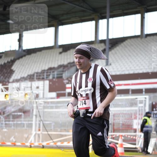 07.12.2025 - St. Pauli X-Mass-Run No. 15 Patografie http://msf.ph/oto/9369230 07.12.2025 11:23:17 Ziel 21, 69, 714, 1141, 2373, 2821, 2823, 3302, 4249 meine-sportfotos.de
