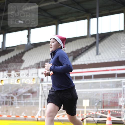 07.12.2025 - St. Pauli X-Mass-Run No. 15 Patografie http://msf.ph/oto/9369236 07.12.2025 11:23:22 Ziel 714, 1141, 2037, 2821, 2823, 3302, 4648 meine-sportfotos.de