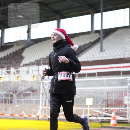 07.12.2025 - St. Pauli X-Mass-Run No. 15 Patografie http://msf.ph/oto/9369241 07.12.2025 11:23:26 Ziel 714, 2037, 2387, 2409, 3302, 4648 meine-sportfotos.de