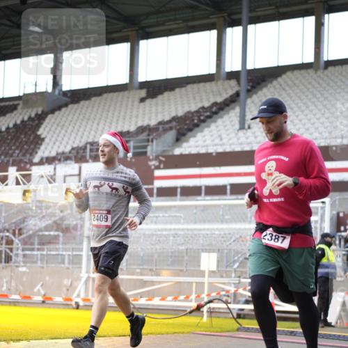 07.12.2025 - St. Pauli X-Mass-Run No. 15 Patografie http://msf.ph/oto/9369247 07.12.2025 11:23:31 Ziel 714, 2037, 2387, 2389, 2409, 3190, 3191, 3302, 4648 meine-sportfotos.de