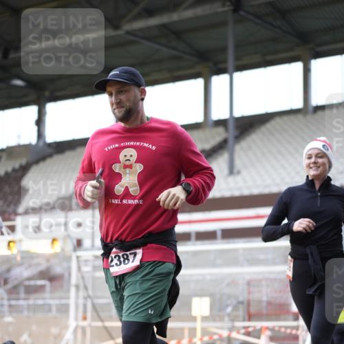 07.12.2025 - St. Pauli X-Mass-Run No. 15 Patografie http://msf.ph/oto/9369249 07.12.2025 11:23:31 Ziel 714, 2037, 2387, 2389, 2409, 3190, 3191, 3302, 4648 meine-sportfotos.de