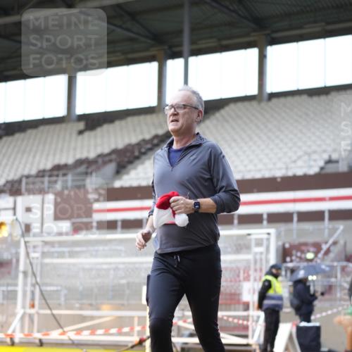 07.12.2025 - St. Pauli X-Mass-Run No. 15 Patografie http://msf.ph/oto/9369262 07.12.2025 11:23:40 Ziel 593, 2037, 2387, 2389, 2409, 3071, 3190, 3191, 4648 meine-sportfotos.de