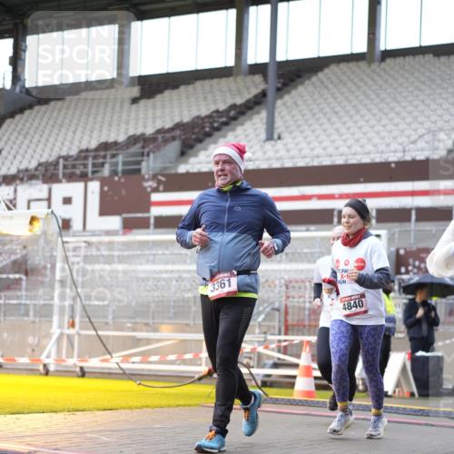 07.12.2025 - St. Pauli X-Mass-Run No. 15 Patografie http://msf.ph/oto/9369273 07.12.2025 11:24:00 Ziel 813, 2814, 3361, 4840, 4841 meine-sportfotos.de