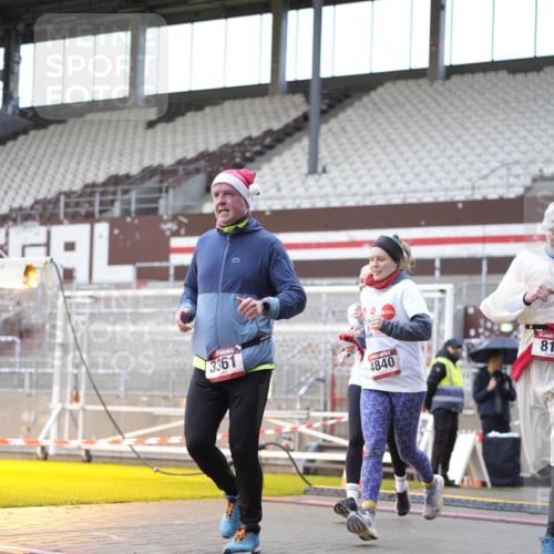 07.12.2025 - St. Pauli X-Mass-Run No. 15 Patografie http://msf.ph/oto/9369274 07.12.2025 11:24:00 Ziel 813, 2814, 3361, 4840, 4841 meine-sportfotos.de