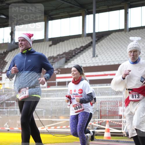 07.12.2025 - St. Pauli X-Mass-Run No. 15 Patografie http://msf.ph/oto/9369276 07.12.2025 11:24:01 Ziel 813, 2814, 3361, 4840, 4841 meine-sportfotos.de