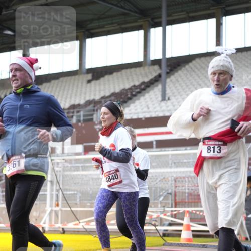 07.12.2025 - St. Pauli X-Mass-Run No. 15 Patografie http://msf.ph/oto/9369278 07.12.2025 11:24:01 Ziel 813, 2814, 3361, 4840, 4841 meine-sportfotos.de