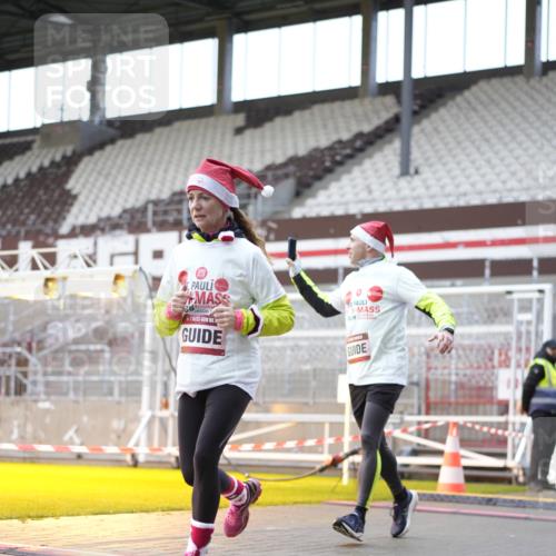 07.12.2025 - St. Pauli X-Mass-Run No. 15 Patografie http://msf.ph/oto/9369286 07.12.2025 11:24:03 Ziel 813, 2814, 3361, 4840, 4841 meine-sportfotos.de