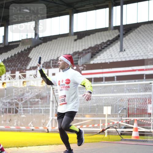 07.12.2025 - St. Pauli X-Mass-Run No. 15 Patografie http://msf.ph/oto/9369288 07.12.2025 11:24:03 Ziel 813, 2814, 3361, 4840, 4841 meine-sportfotos.de