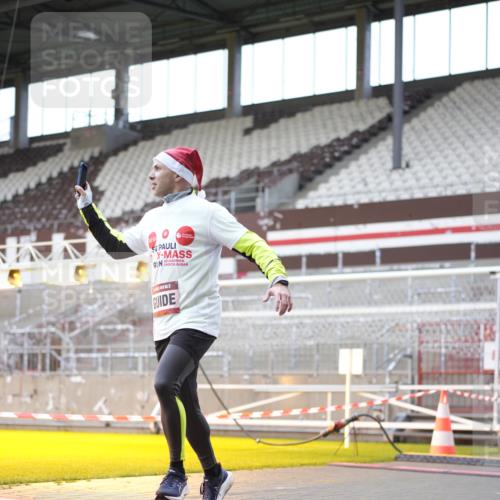 07.12.2025 - St. Pauli X-Mass-Run No. 15 Patografie http://msf.ph/oto/9369289 07.12.2025 11:24:03 Ziel 813, 2814, 3361, 4840, 4841 meine-sportfotos.de