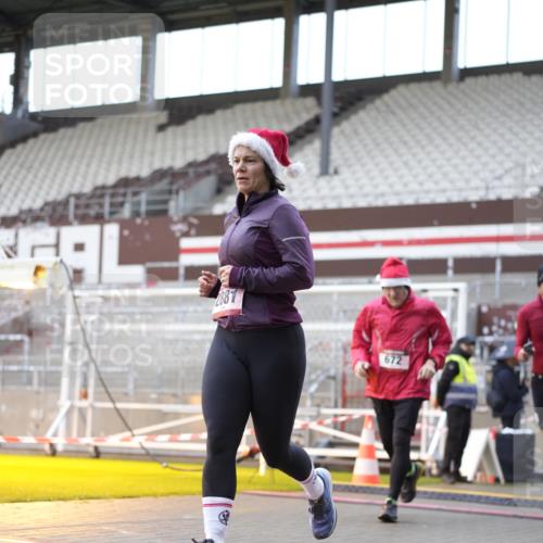07.12.2025 - St. Pauli X-Mass-Run No. 15 Patografie http://msf.ph/oto/9369304 07.12.2025 11:24:14 Ziel 672, 813, 1773, 2386, 2388, 2605, 2606, 2875, 2881, 3361, 4840, 4841 meine-sportfotos.de