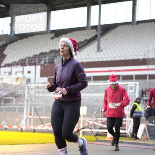 07.12.2025 - St. Pauli X-Mass-Run No. 15 Patografie http://msf.ph/oto/9369305 07.12.2025 11:24:14 Ziel 672, 813, 1773, 2386, 2388, 2605, 2606, 2875, 2881, 3361, 4840, 4841 meine-sportfotos.de