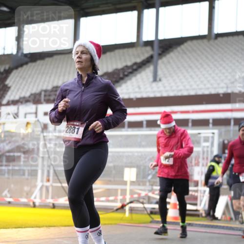 07.12.2025 - St. Pauli X-Mass-Run No. 15 Patografie http://msf.ph/oto/9369307 07.12.2025 11:24:14 Ziel 672, 813, 1773, 2386, 2388, 2605, 2606, 2875, 2881, 3361, 4840, 4841 meine-sportfotos.de