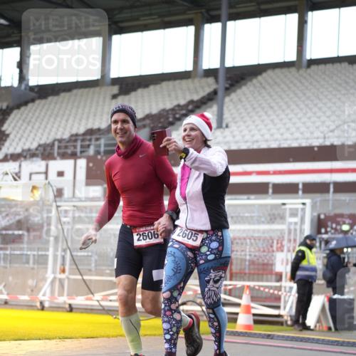 07.12.2025 - St. Pauli X-Mass-Run No. 15 Patografie http://msf.ph/oto/9369317 07.12.2025 11:24:16 Ziel 672, 1773, 2386, 2388, 2399, 2400, 2402, 2605, 2606, 2875, 2881, 4840, 4841 meine-sportfotos.de