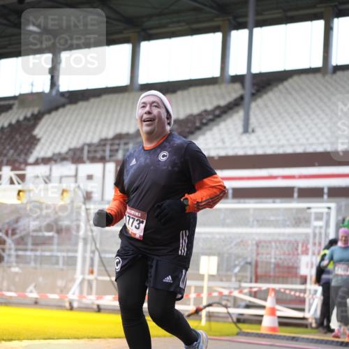 07.12.2025 - St. Pauli X-Mass-Run No. 15 Patografie http://msf.ph/oto/9369319 07.12.2025 11:24:19 Ziel 672, 1773, 2386, 2388, 2399, 2400, 2402, 2605, 2606, 2875, 2881 meine-sportfotos.de
