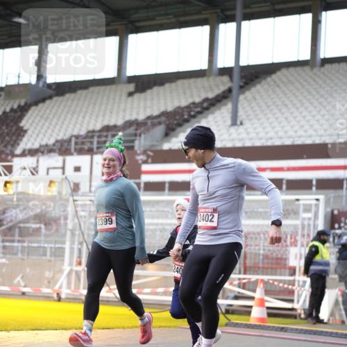 07.12.2025 - St. Pauli X-Mass-Run No. 15 Patografie http://msf.ph/oto/9369323 07.12.2025 11:24:20 Ziel 672, 1773, 2386, 2388, 2399, 2400, 2402, 2605, 2606, 2875, 2881, 3092 meine-sportfotos.de