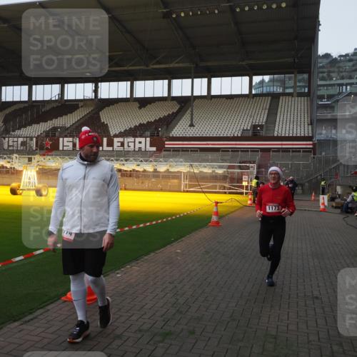 07.12.2025 - St. Pauli X-Mass-Run No. 15 Fabian Wolf http://msf.ph/oto/9369327 07.12.2025 09:58:26 Ziel 238, 261, 483, 1173, 1633, 1774, 2205, 3515, 4031, 4206 meine-sportfotos.de