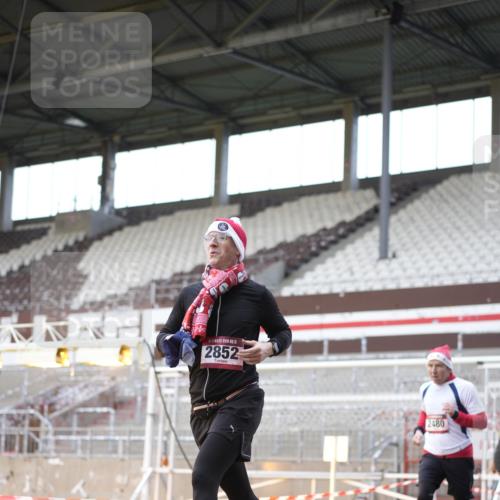 07.12.2025 - St. Pauli X-Mass-Run No. 15 Patografie http://msf.ph/oto/9369332 07.12.2025 11:24:29 Ziel 672, 1320, 1752, 1773, 2399, 2400, 2402, 2448, 2480, 2605, 2606, 2852, 3092, 3194 meine-sportfotos.de
