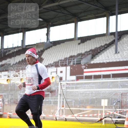 07.12.2025 - St. Pauli X-Mass-Run No. 15 Patografie http://msf.ph/oto/9369341 07.12.2025 11:24:30 Ziel 672, 1320, 1752, 1773, 2399, 2400, 2402, 2448, 2480, 2606, 2852, 3092, 3194 meine-sportfotos.de