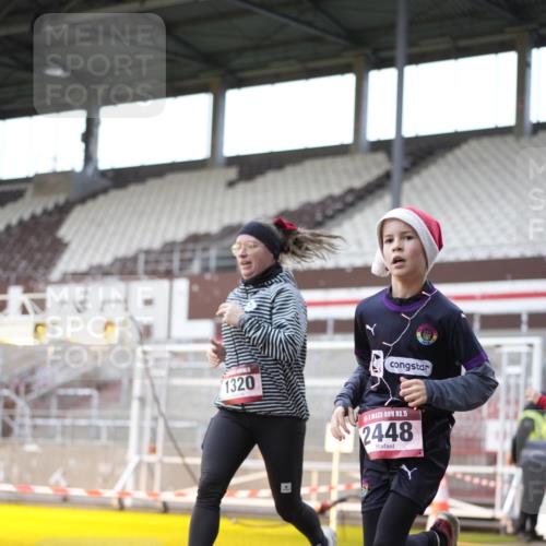 07.12.2025 - St. Pauli X-Mass-Run No. 15 Patografie http://msf.ph/oto/9369343 07.12.2025 11:24:31 Ziel 1320, 1346, 1752, 1773, 2399, 2400, 2402, 2448, 2480, 2852, 3092, 3194 meine-sportfotos.de