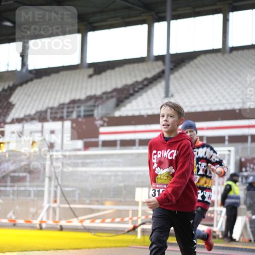 07.12.2025 - St. Pauli X-Mass-Run No. 15 Patografie http://msf.ph/oto/9369348 07.12.2025 11:24:33 Ziel 1320, 1346, 1752, 1773, 2399, 2400, 2402, 2448, 2480, 2852, 2859, 2869, 3092, 3193, 3194, 3195 meine-sportfotos.de