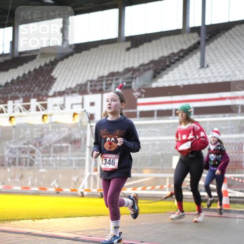 07.12.2025 - St. Pauli X-Mass-Run No. 15 Patografie http://msf.ph/oto/9369354 07.12.2025 11:24:36 Ziel 705, 1320, 1346, 1752, 2400, 2448, 2480, 2852, 2859, 2869, 3092, 3193, 3194, 3195, 3306 meine-sportfotos.de