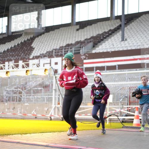 07.12.2025 - St. Pauli X-Mass-Run No. 15 Patografie http://msf.ph/oto/9369358 07.12.2025 11:24:37 Ziel 705, 1320, 1346, 1752, 2448, 2480, 2852, 2859, 2869, 3092, 3193, 3194, 3195, 3306, 4632 meine-sportfotos.de